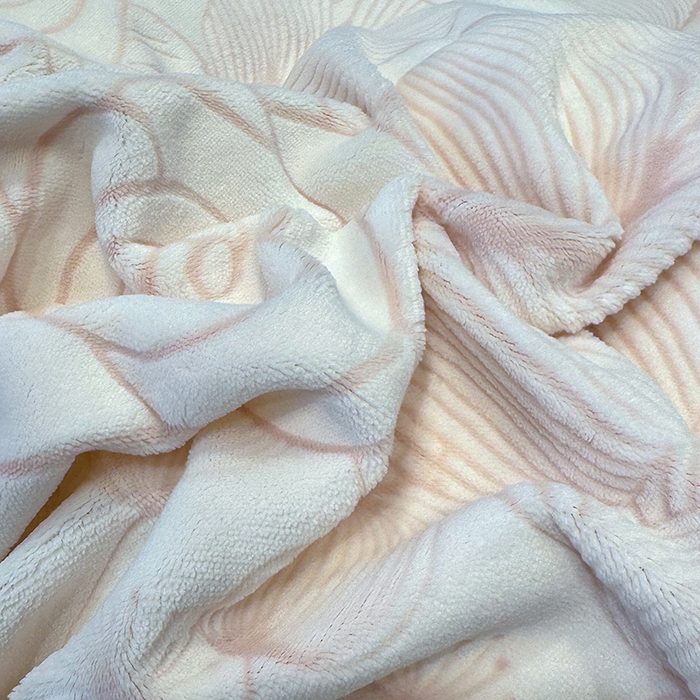 91家纺网 家纺一手货源 找家纺 鹿辉家居（原吉欧力） 2025新款牛奶绒8.5斤立体雕花兔毛绒包边四件套 繁花朵朵