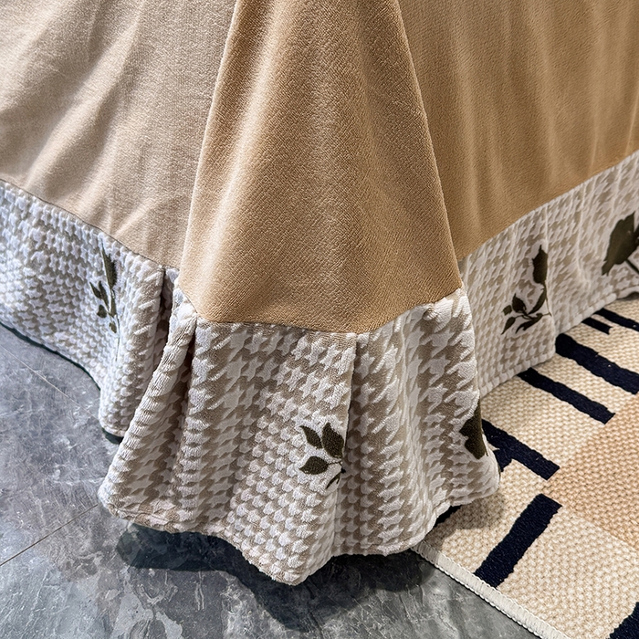 91家纺网 家纺一手货源 找家纺 鹿辉家居（原吉欧力） 2025新款牛奶绒8.5斤立体雕花兔毛绒包边四件套 格韵经典