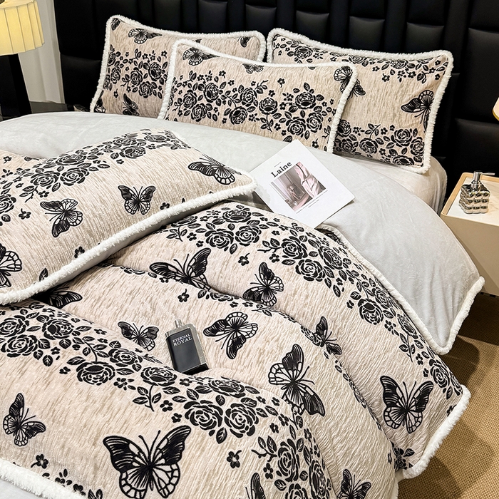 91家纺网 家纺一手货源 找家纺 鹿辉家居（原吉欧力） 2025新款牛奶绒8.5斤立体雕花兔毛绒包边四件套 蝶恋花香