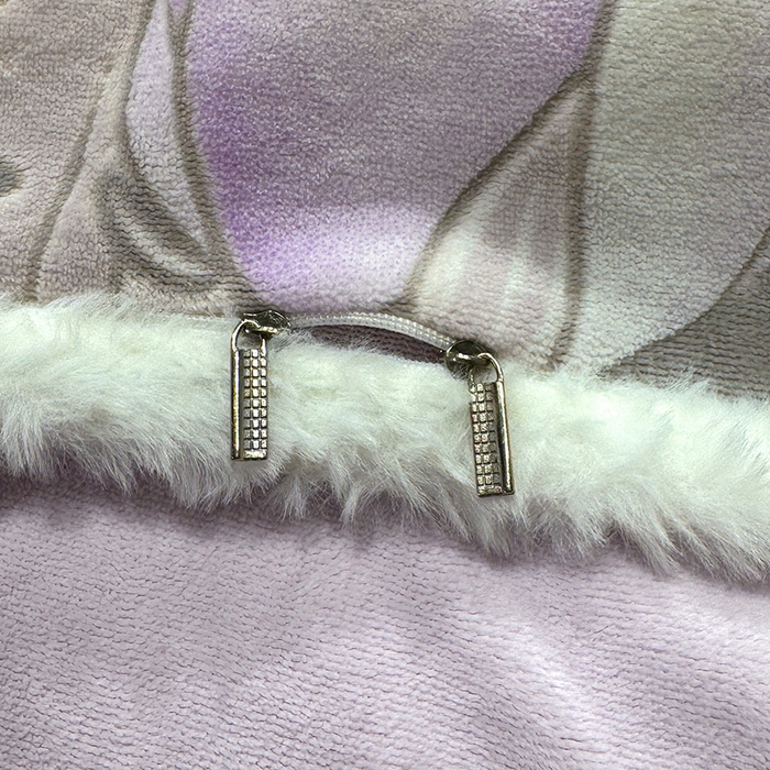 91家纺网 家纺一手货源 找家纺 鹿辉家居（原吉欧力） 2025新款牛奶绒8.5斤立体雕花兔毛绒包边四件套 郁金香紫