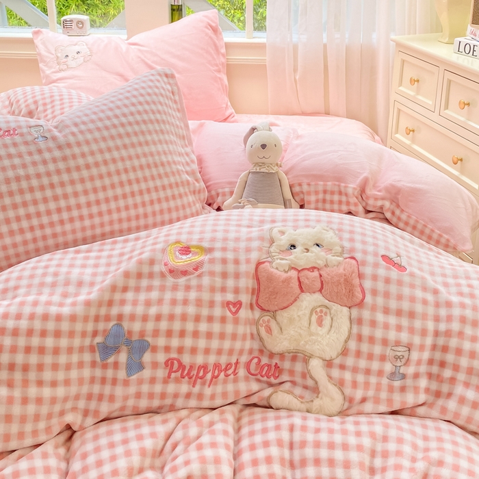 91家纺网 家纺一手货源 找家纺 （总）雨帆家纺 2025新款可爱卡通牛奶绒贴布绣四件套