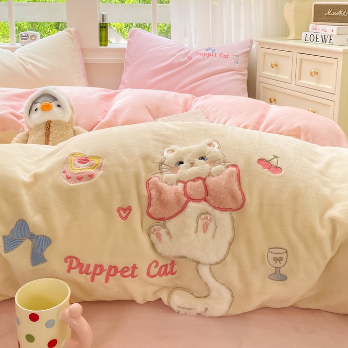 雨帆家纺 2025新款可爱卡通牛奶绒贴布绣四件套 奶粉小猫