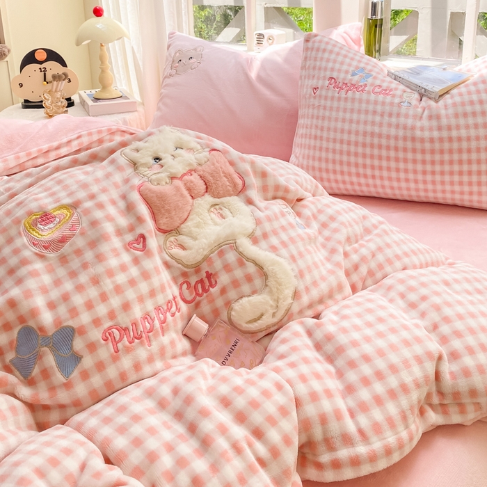 91家纺网 家纺一手货源 找家纺 （总）雨帆家纺 2025新款可爱卡通牛奶绒贴布绣四件套