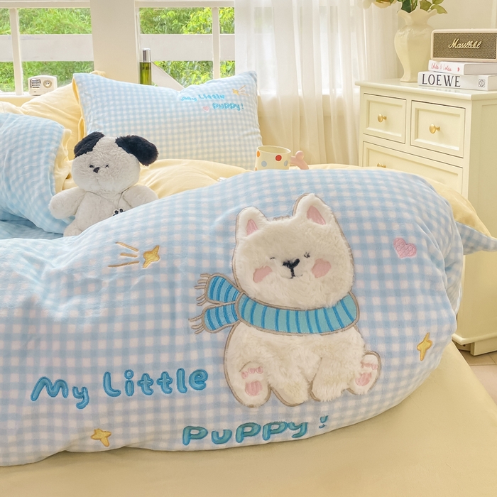 91家纺网 家纺一手货源 找家纺 雨帆家纺 2025新款可爱卡通牛奶绒贴布绣四件套 蓝格西高地