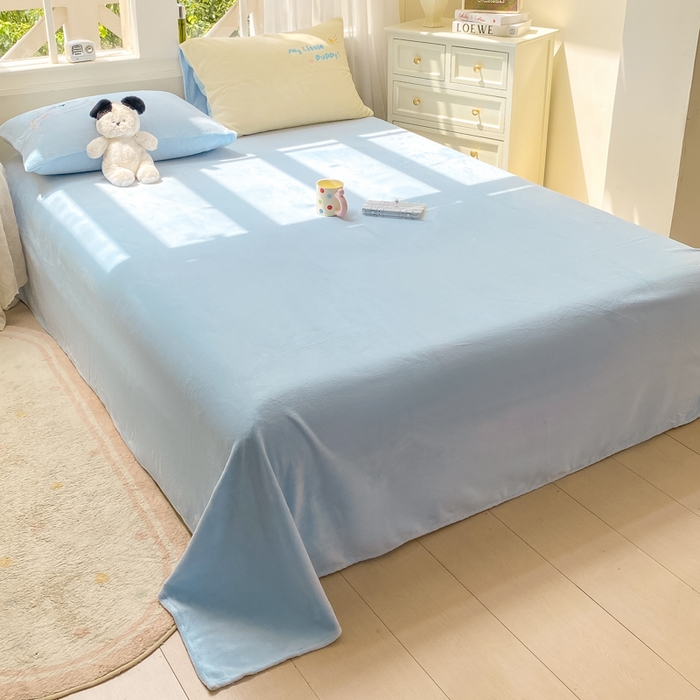 91家纺网 家纺一手货源 找家纺 雨帆家纺 2025新款可爱卡通牛奶绒贴布绣四件套 奶油蓝西高地