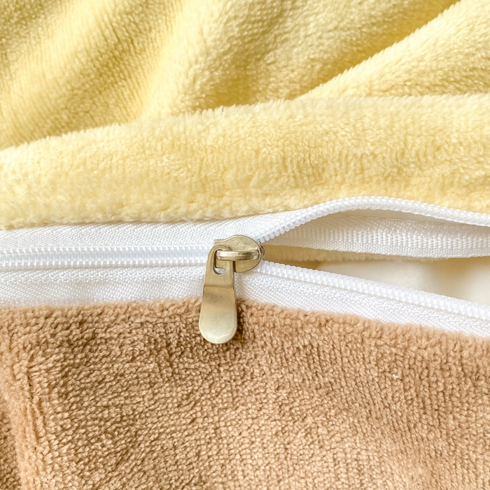 91家纺网 家纺一手货源 找家纺 雨帆家纺 2025新款可爱卡通牛奶绒贴布绣四件套 奶咖小熊