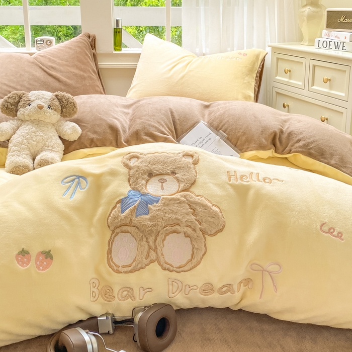 雨帆家纺 2025新款可爱卡通牛奶绒贴布绣四件套 奶咖小熊
