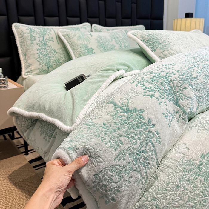 91家纺网 家纺一手货源 找家纺 鹿辉家居（原吉欧力） 2025新款牛奶绒立体雕花兔毛绒包边单品被套 国色天香