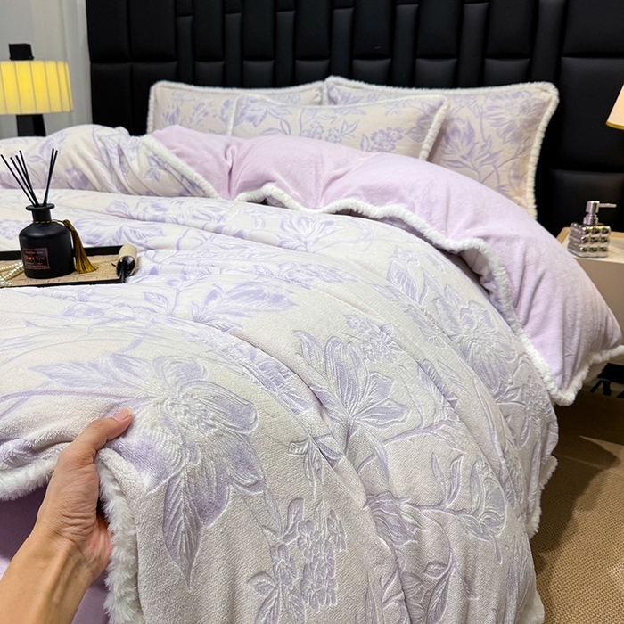 91家纺网 家纺一手货源 找家纺 鹿辉家居（原吉欧力） 2025新款牛奶绒立体雕花兔毛绒包边单品被套 花枝飞舞