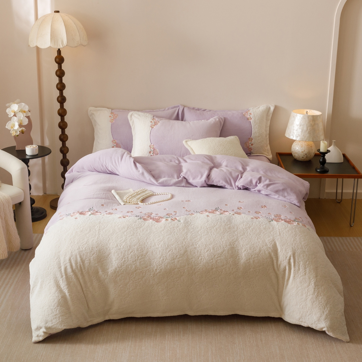 91家纺网 家纺一手货源 找家纺 沐棉家居 2025新款拼接绣雕花牛奶绒四件套-花飞舞 花飞舞-紫