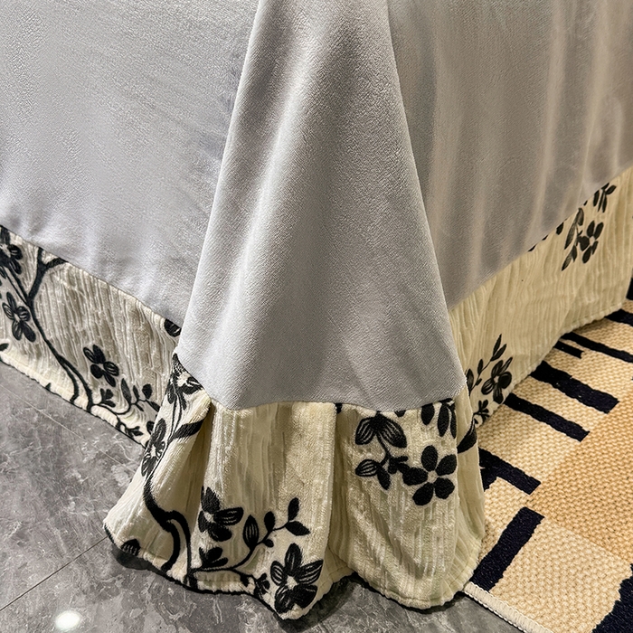 91家纺网 家纺一手货源 找家纺 鹿辉家居（原吉欧力） 2025新款牛奶绒立体雕花兔毛绒包边单品被套 香榭落叶