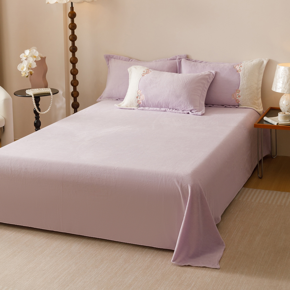 91家纺网 家纺一手货源 找家纺 沐棉家居 2025新款拼接绣雕花牛奶绒四件套-花飞舞 花飞舞-紫