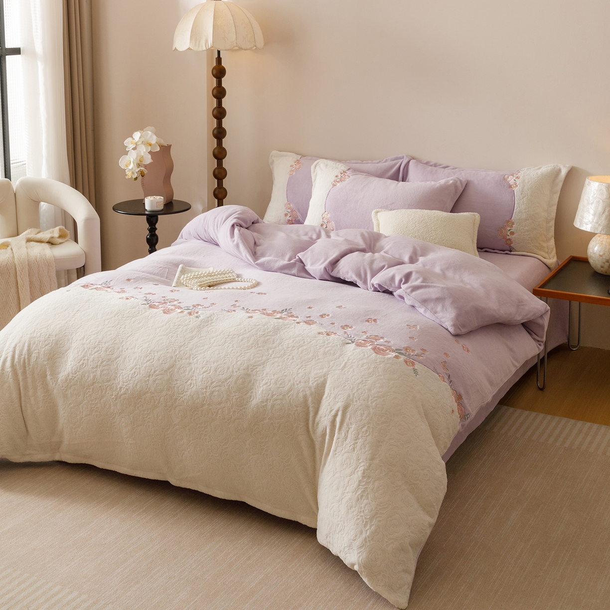 91家纺网 家纺一手货源 找家纺 沐棉家居 2025新款拼接绣雕花牛奶绒四件套-花飞舞 花飞舞-紫