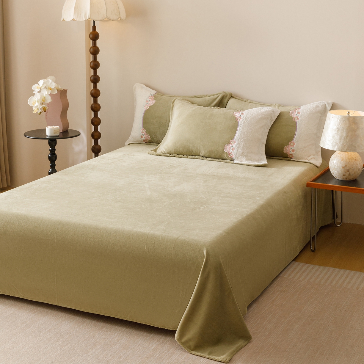 91家纺网 家纺一手货源 找家纺 沐棉家居 2025新款拼接绣雕花牛奶绒四件套-花飞舞 花飞舞-绿