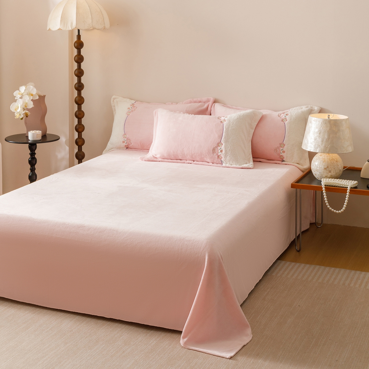 91家纺网 家纺一手货源 找家纺 （总）沐棉家居 2025新款拼接绣雕花牛奶绒四件套-花飞舞