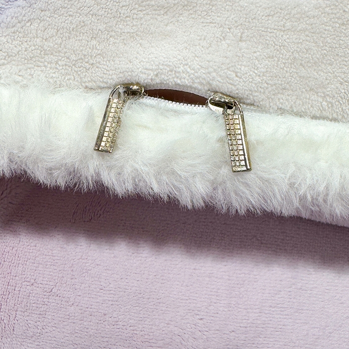 91家纺网 家纺一手货源 找家纺 鹿辉家居（原吉欧力） 2025新款牛奶绒立体雕花兔毛绒包边单品被套 花枝飞舞