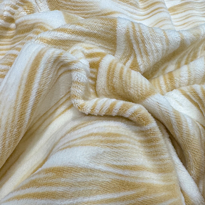 91家纺网 家纺一手货源 找家纺 鹿辉家居（原吉欧力） 2025新款牛奶绒立体雕花兔毛绒包边单品被套 北欧经典