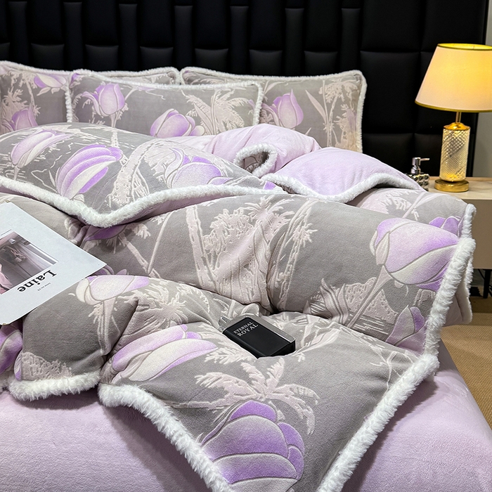 91家纺网 家纺一手货源 找家纺 鹿辉家居（原吉欧力） 2025新款牛奶绒立体雕花兔毛绒包边单品被套 郁金香紫