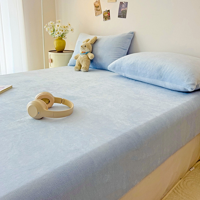 91家纺网 家纺一手货源 找家纺 芷凡家纺 2025新款A类纯色条纹格子加厚牛奶绒床笠 牛奶绒床笠-浅蓝