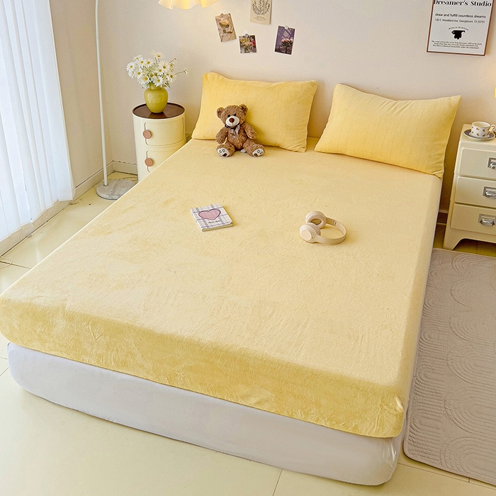 91家纺网 家纺一手货源 找家纺 芷凡家纺 2025新款A类纯色条纹格子加厚牛奶绒床笠 牛奶绒床笠-奶黄