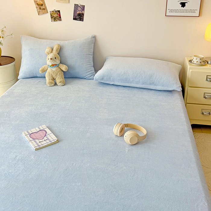 91家纺网 家纺一手货源 找家纺 芷凡家纺 2025新款A类纯色条纹格子加厚牛奶绒床笠 牛奶绒床笠-浅蓝