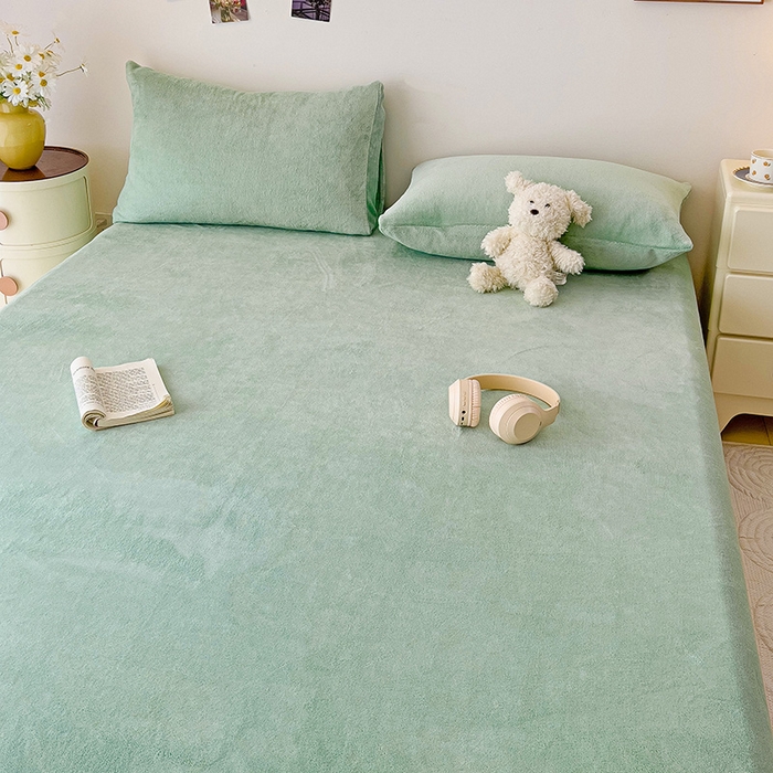 91家纺网 家纺一手货源 找家纺 芷凡家纺 2025新款A类纯色条纹格子加厚牛奶绒床笠 牛奶绒床笠-藻绿