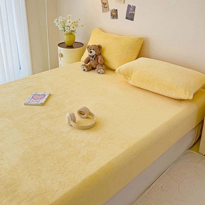 91家纺网 家纺一手货源 找家纺 芷凡家纺 2025新款A类纯色条纹格子加厚牛奶绒床笠 牛奶绒床笠-奶黄