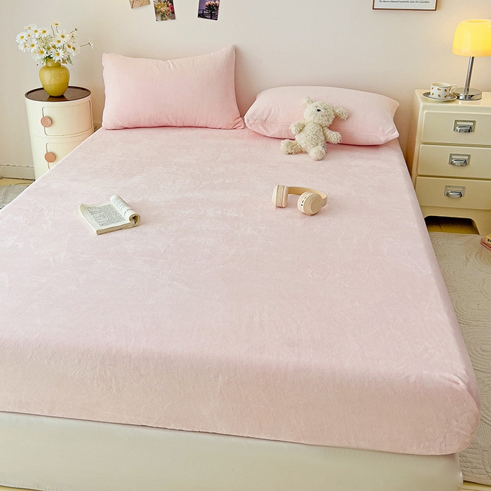 91家纺网 家纺一手货源 找家纺 芷凡家纺 2025新款A类纯色条纹格子加厚牛奶绒床笠 牛奶绒床笠-嫩粉