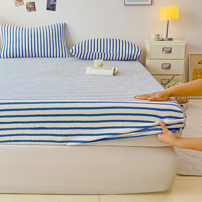 91家纺网 家纺一手货源 找家纺 芷凡家纺 2025新款A类纯色条纹格子加厚牛奶绒床笠 牛奶绒床笠-蓝条