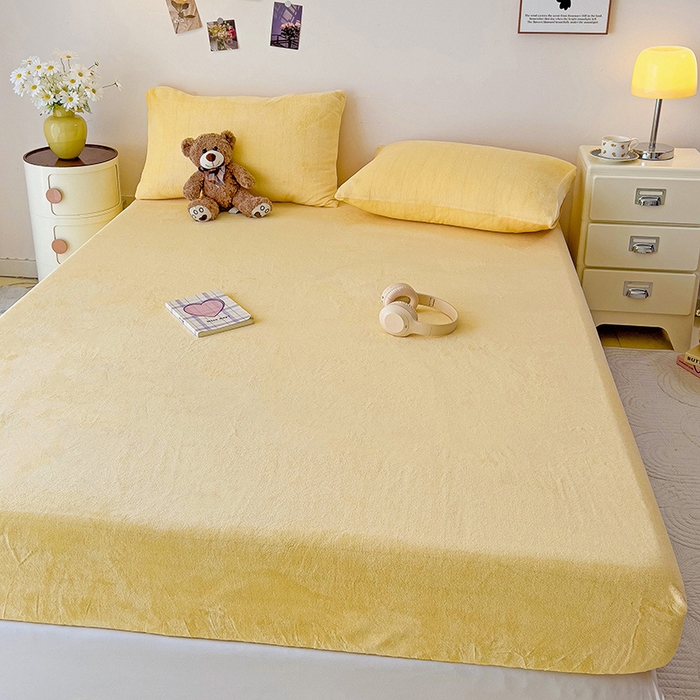 91家纺网 家纺一手货源 找家纺 芷凡家纺 2025新款A类纯色条纹格子加厚牛奶绒床笠 牛奶绒床笠-奶黄