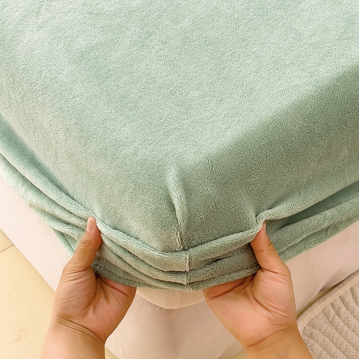 91家纺网 家纺一手货源 找家纺 芷凡家纺 2025新款A类纯色条纹格子加厚牛奶绒床笠 牛奶绒床笠-藻绿