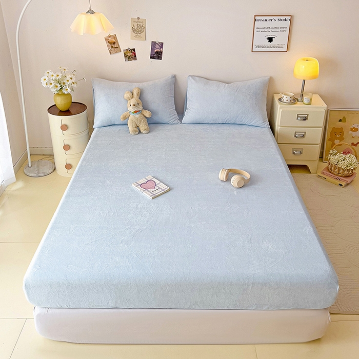 91家纺网 家纺一手货源 找家纺 芷凡家纺 2025新款A类纯色条纹格子加厚牛奶绒床笠 牛奶绒床笠-浅蓝