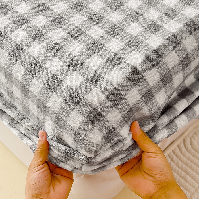 91家纺网 家纺一手货源 找家纺 芷凡家纺 2025新款A类纯色条纹格子加厚牛奶绒床笠 牛奶绒床笠-灰格