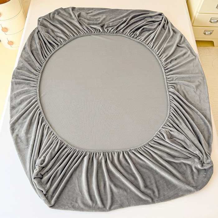 91家纺网 家纺一手货源 找家纺 芷凡家纺 2025新款A类纯色条纹格子加厚牛奶绒床笠 牛奶绒床笠-中灰