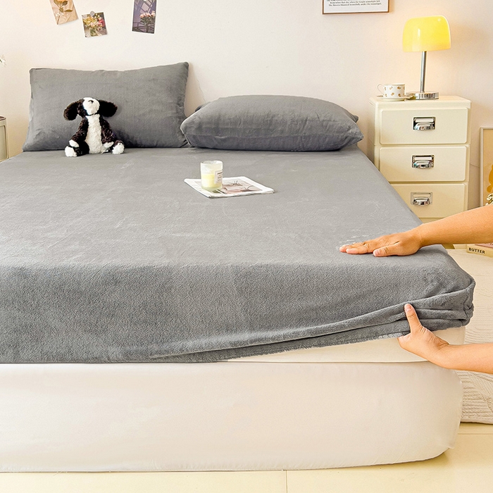 91家纺网 家纺一手货源 找家纺 芷凡家纺 2025新款A类纯色条纹格子加厚牛奶绒床笠 牛奶绒床笠-中灰