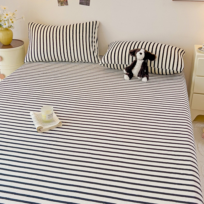 91家纺网 家纺一手货源 找家纺 芷凡家纺 2025新款A类纯色条纹格子加厚牛奶绒床笠 牛奶绒床笠-黑条