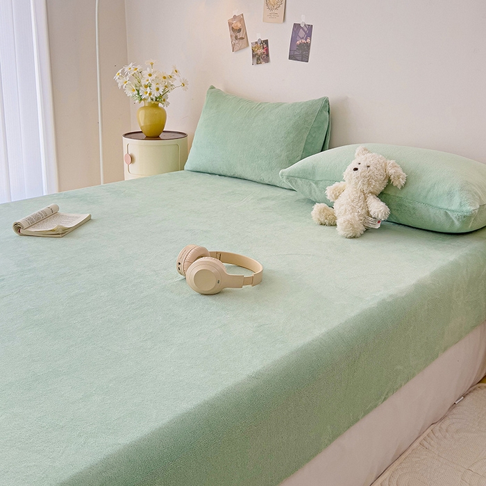 91家纺网 家纺一手货源 找家纺 芷凡家纺 2025新款A类纯色条纹格子加厚牛奶绒床笠 牛奶绒床笠-藻绿