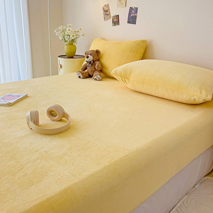 91家纺网 家纺一手货源 找家纺 芷凡家纺 2025新款A类纯色条纹格子加厚牛奶绒床笠 牛奶绒床笠-奶黄