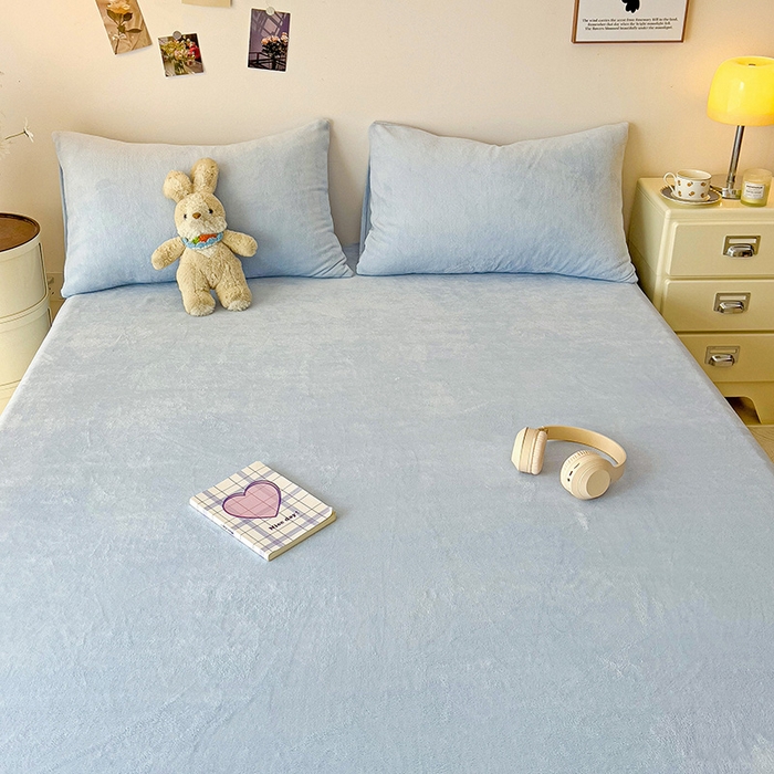 91家纺网 家纺一手货源 找家纺 芷凡家纺 2025新款A类纯色条纹格子加厚牛奶绒床笠 牛奶绒床笠-浅蓝