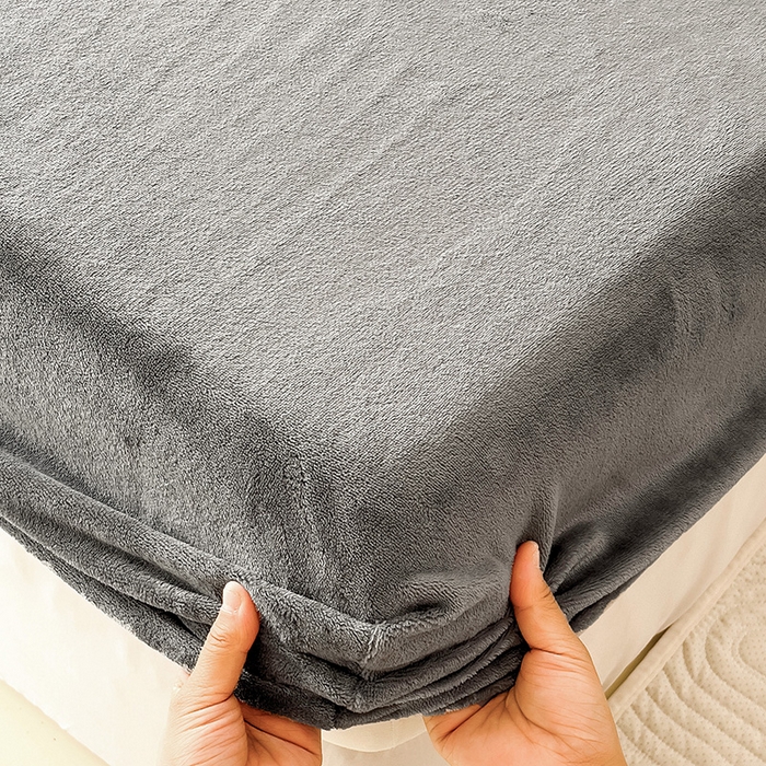 91家纺网 家纺一手货源 找家纺 芷凡家纺 2025新款A类纯色条纹格子加厚牛奶绒床笠 牛奶绒床笠-中灰