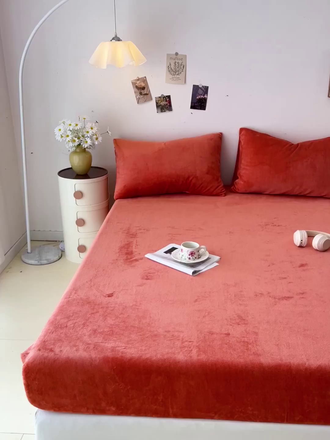 91家纺网 家纺一手货源 找家纺 芷凡家纺 2025新款A类纯色条纹格子加厚牛奶绒床笠 牛奶绒床笠-焦糖