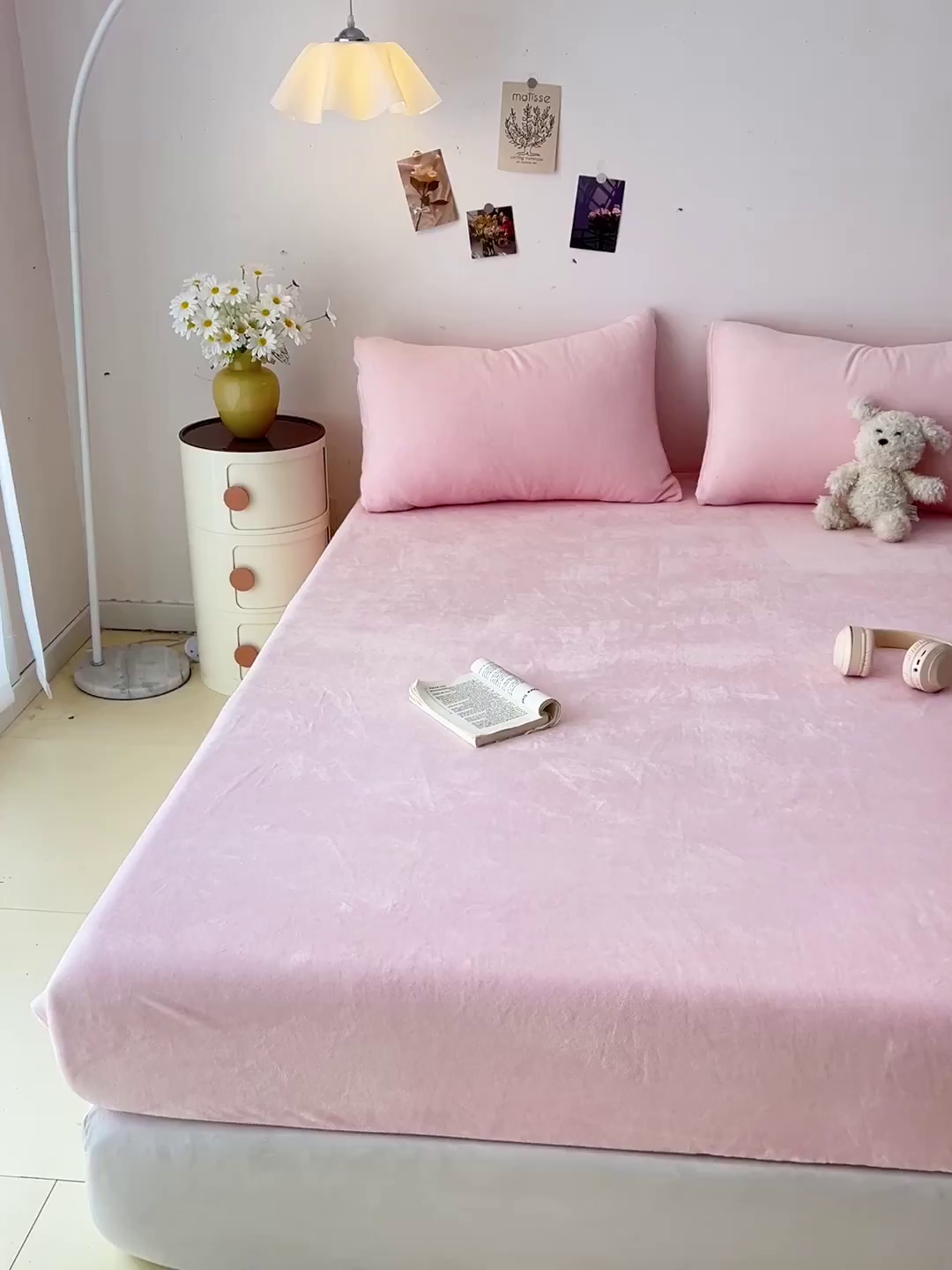 91家纺网 家纺一手货源 找家纺 芷凡家纺 2025新款A类纯色条纹格子加厚牛奶绒床笠 牛奶绒床笠-嫩粉