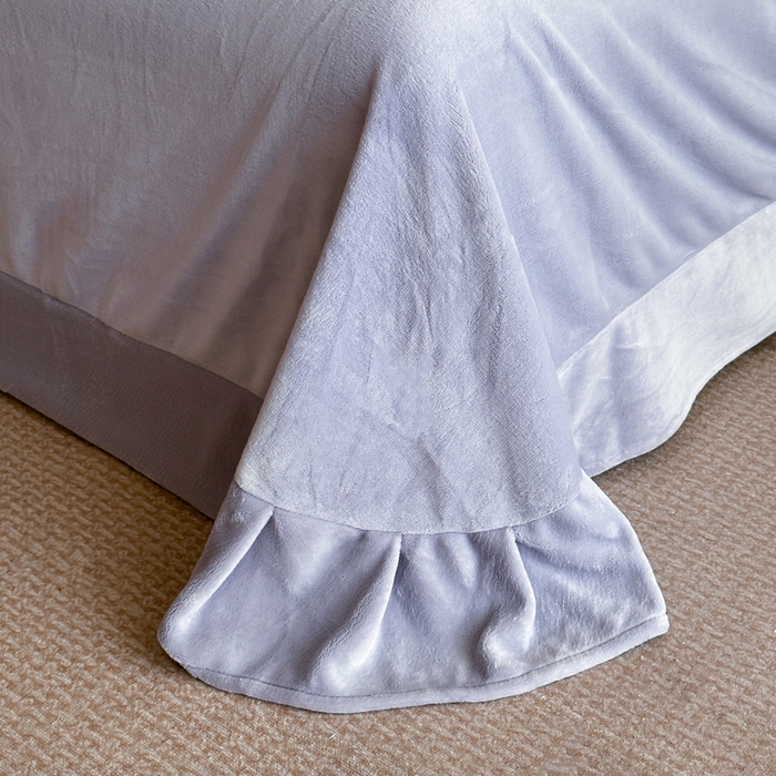 91家纺网 家纺一手货源 找家纺 （总）绘萱家居 2025新品热款高密消光双拼边雕花牛奶绒四件套拼角纯色