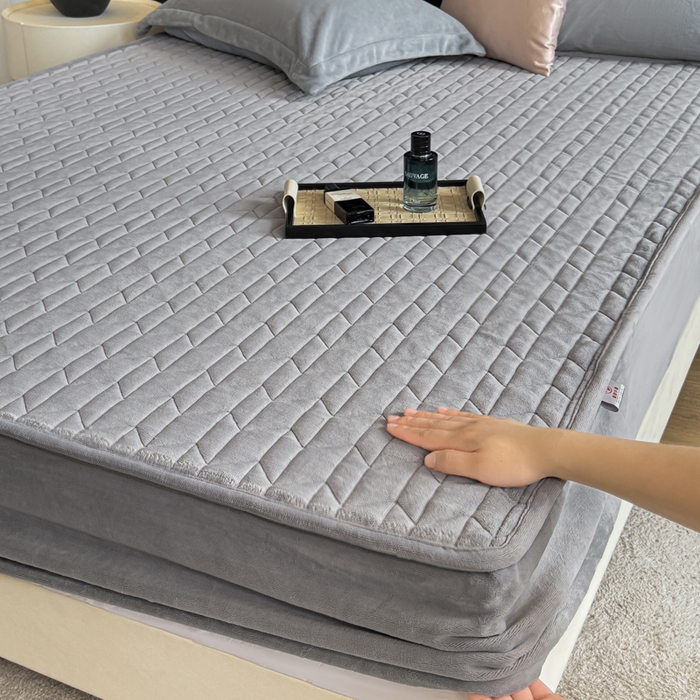 91家纺网 家纺一手货源 找家纺 （总）阿那亚 2025新款素色牛奶绒夹棉床笠