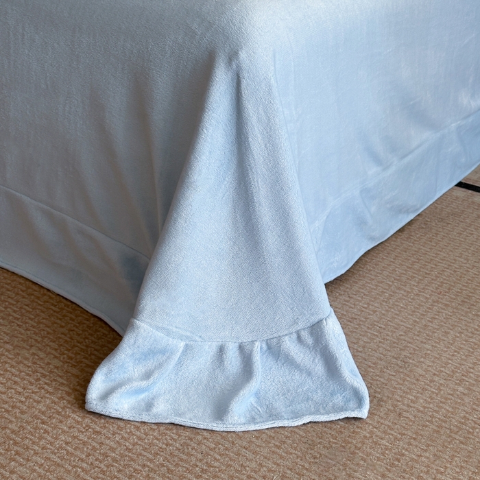 91家纺网 家纺一手货源 找家纺 绘萱家居 2025新品热款高密消光双拼边雕花牛奶绒四件套拼角纯色 漫花蝶舞-兰