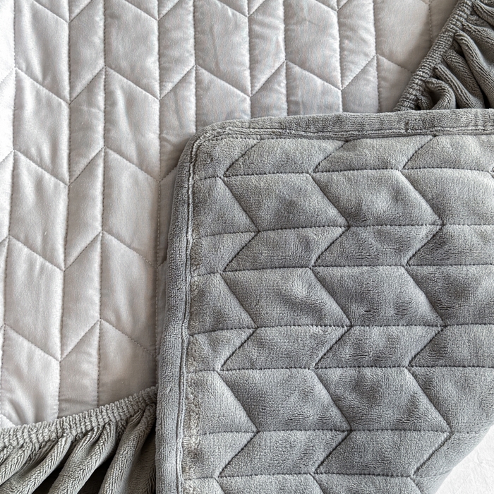 91家纺网 家纺一手货源 找家纺 （总）阿那亚 2025新款素色牛奶绒夹棉床笠