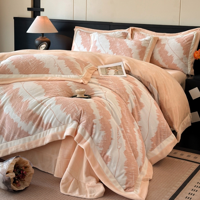 91家纺网 家纺一手货源 找家纺 绘萱家居 2025新品热款高密消光双拼边雕花牛奶绒四件套拼角纯色 意境-橙