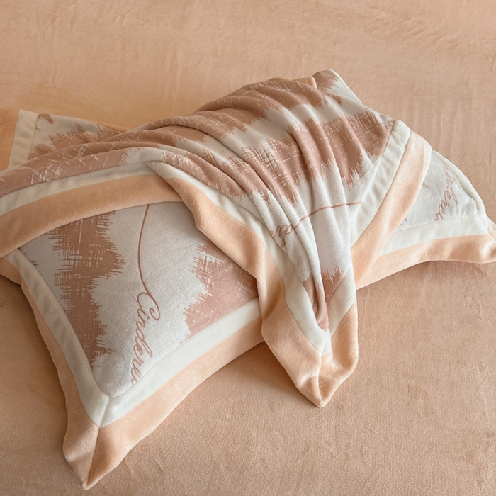 91家纺网 家纺一手货源 找家纺 绘萱家居 2025新品热款高密消光双拼边雕花牛奶绒四件套拼角纯色 意境-橙