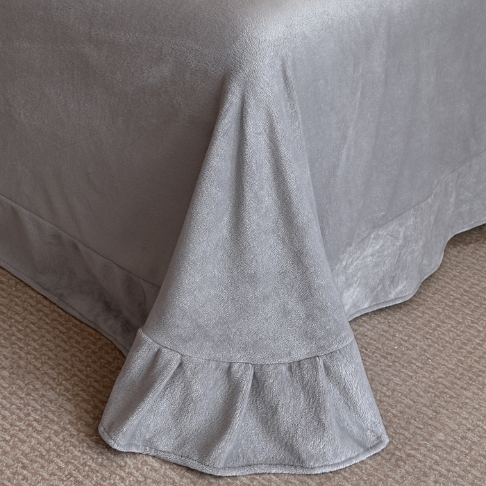 91家纺网 家纺一手货源 找家纺 绘萱家居 2025新品热款高密消光双拼边雕花牛奶绒四件套拼角纯色 意境-灰