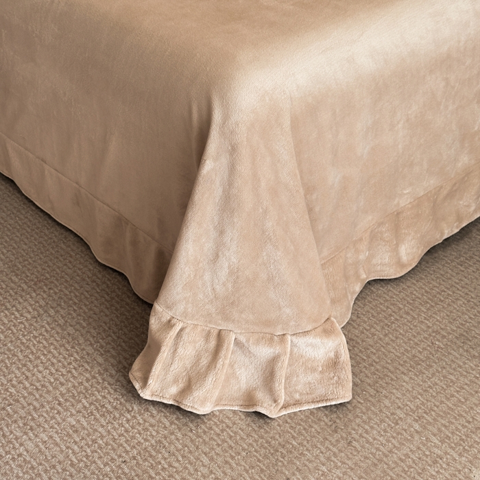 91家纺网 家纺一手货源 找家纺 绘萱家居 2025新品热款高密消光双拼边雕花牛奶绒四件套拼角纯色 意境-咖